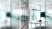 استقبال از شیشه هوشمند در پارتیشن شیشه ای
