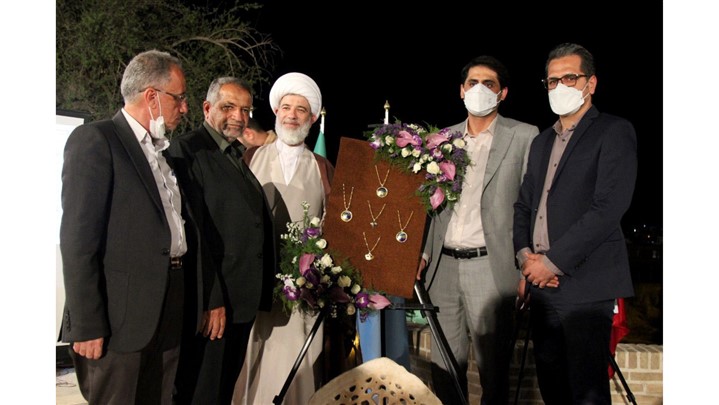 پنج اثر طلای میناکاریشده از گروه طلاوجواهر محمود، رونمایی شد پنج اثر طلای میناکاریشده از گروه طلاوجواهر محمود، رونمایی شد
