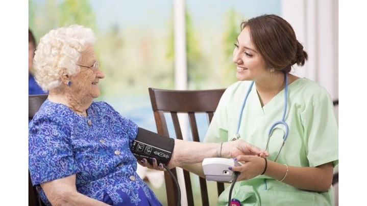 مزایای استخدام پرستار در منزل