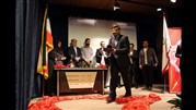 اهدا تندیس جشنواره بین المللی پوستر روبان قرمز