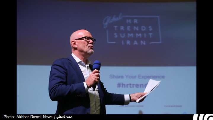 فضای مجازی در خدمت توسعه مدیریت منابع انسانی