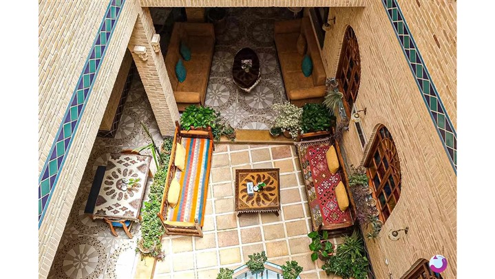 دلیل گرانی عجیب و غریب قیمت تور شیراز در سال 1403 چیست؟