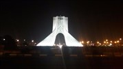برج آزادی مهتابی شد