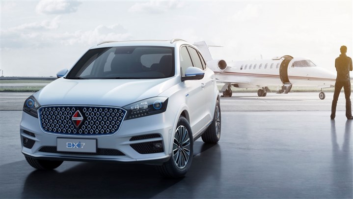 رونمایی بورگوارد از خودروی آینده GT BX6 و خودروی برقی BXi7