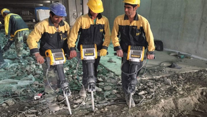 گروه پیمانکاری وریاماتاک متخصص تخریب و برش سنگ و بتن