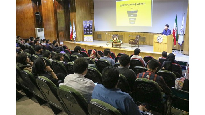 انتقال تجربیات فعالان دیجیتال مارکتینگ در ایران در رویداد رهبران رشد