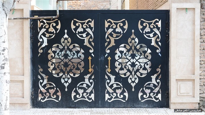 درب پارکینگ مدرن یعنی سازه ای به روز و ساده که با تکنولوژی روز ساخته میشود درب پارکینگ مدرن یعنی سازه ای به روز و ساده که با تکنولوژی روز ساخته میشود