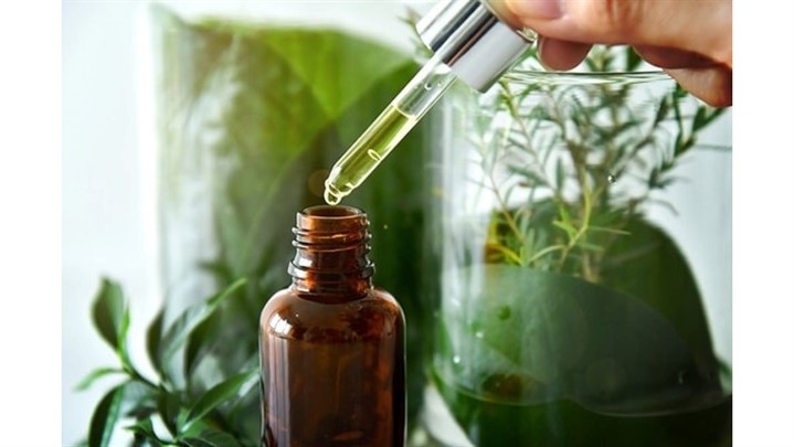 معرفی انواع عرقیات گیاهی برای لاغری