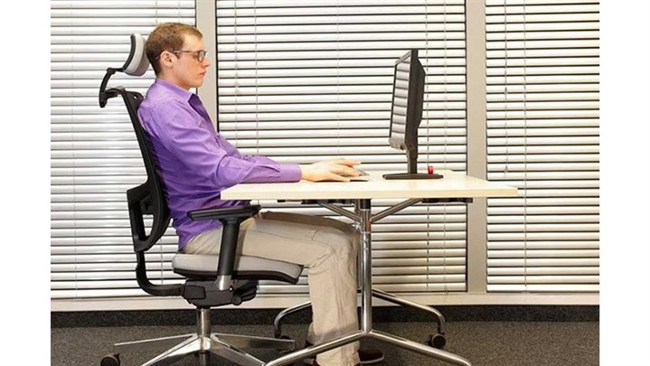 طرز صحیح نشستن افراد دارای دیسک کمر در محیط کار