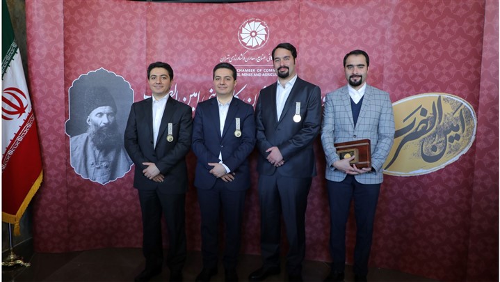 بنیان‌گذران دیجی‌کالا نشان امین‌الضرب دریافت کردند