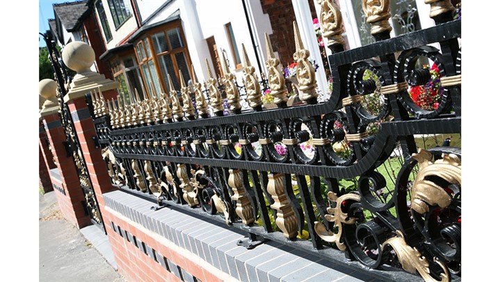 قیمت نرده روی دیوار چگونه تعیین می‌شود؟