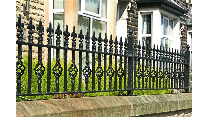 قیمت نرده روی دیوار چگونه تعیین می‌شود؟