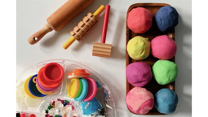 طرز تهیه خمیر بازی خانگی و اسلایم برای کودکان