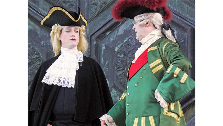 روایت باورنکردنی تاریخ، از لوازم آرایش به زبان موتنرو روایت باورنکردنی تاریخ، از لوازم آرایش به زبان موتنرو