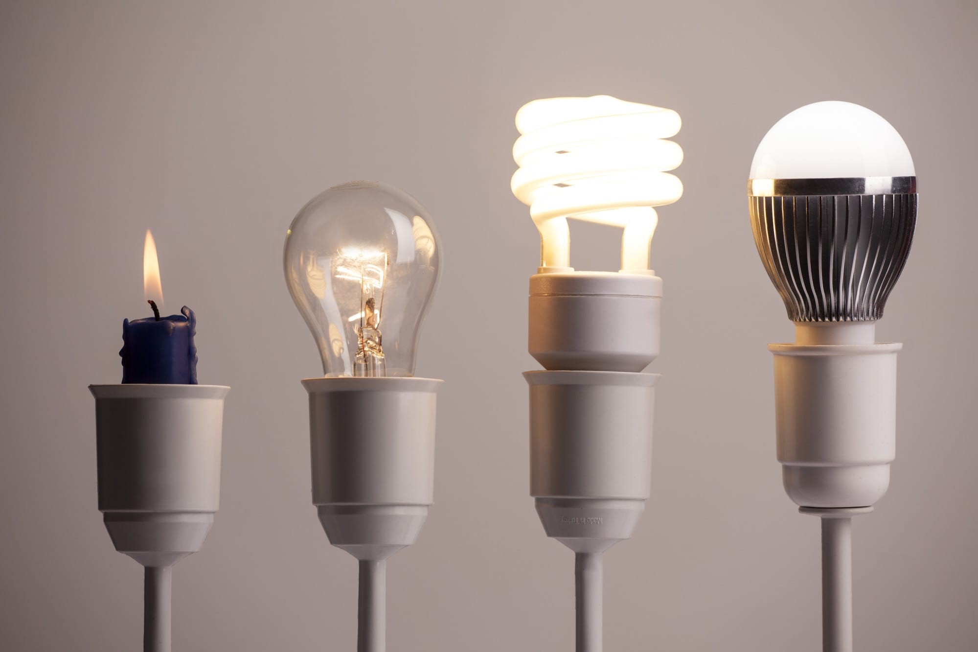 چرا لامپ ال ای دی از لامپ رشته‌ای و کم مصرف بهتر است؟