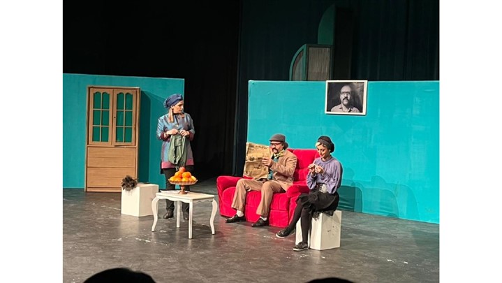 تمدید اجرای نمایش «نماینده ملت» با استقبال تماشاگران