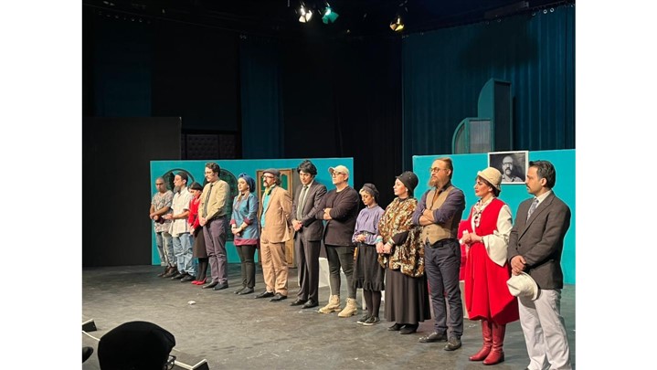 تمدید اجرای نمایش «نماینده ملت» با استقبال تماشاگران