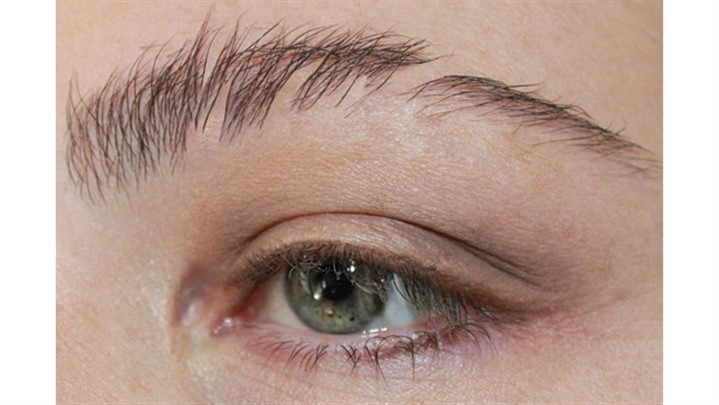 تاثیر روغن‌های ترکیبی در افزایش ضخامت ابرو و مژه