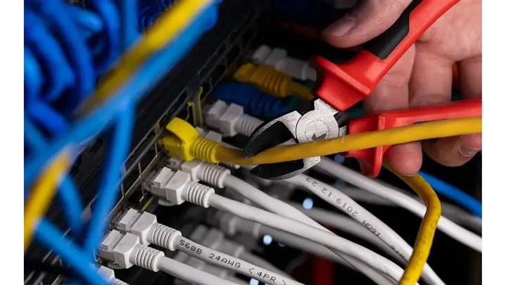 تفاوت خرید تجهیزات شبکه از منابع رسمی و غیررسمی چیست؟