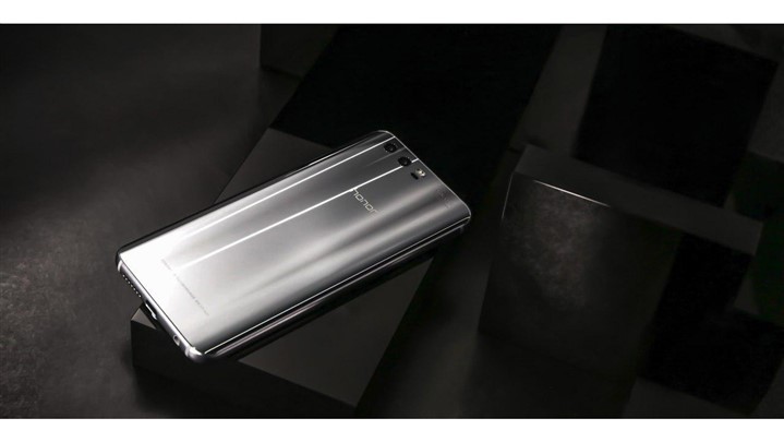 رونمایی آنر 9 در ایران