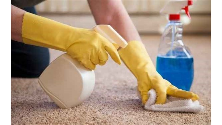 چگونه لکه کدو حلوایی را از روی فرش پاک کنیم؟