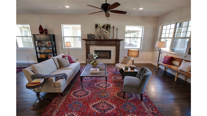 چگونه لکه کدو حلوایی را از روی فرش پاک کنیم؟