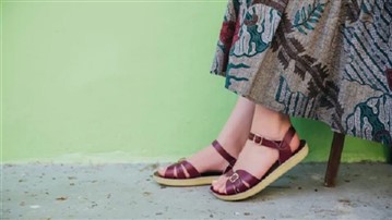 راهنمای جامع ست کردن صندل‌های زنانه با استایل‌های متنوع