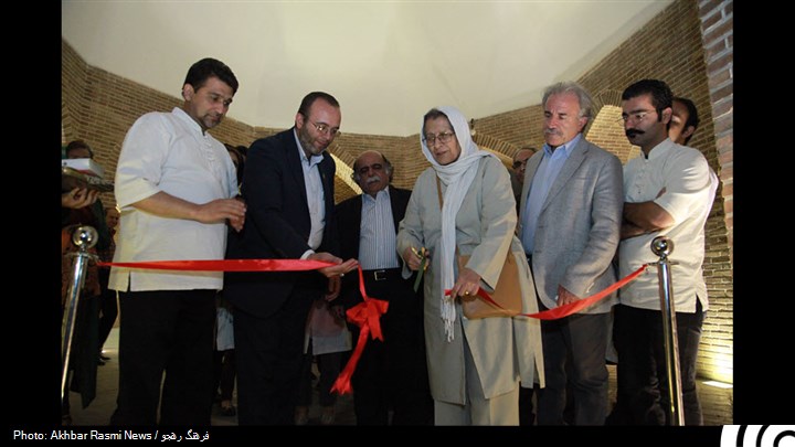 زلف چلیپای شعر فارسی در باغ قصر برگزار شد زلف چلیپای شعر فارسی در باغ قصر برگزار شد