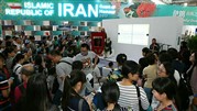  استقبال مراجعان چینی از غرفه «سمت» در نمایشگاه بین‌المللی کتاب پکن