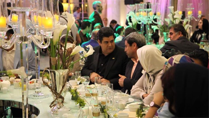 گردهمایی بزرگ هنرمندان و فوتبالیستها گردهمایی بزرگ هنرمندان و فوتبالیستها