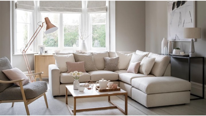 یکی از بخش‌های اصلی طراحی داخلی برای هر خانه، انتخاب مبلمان است