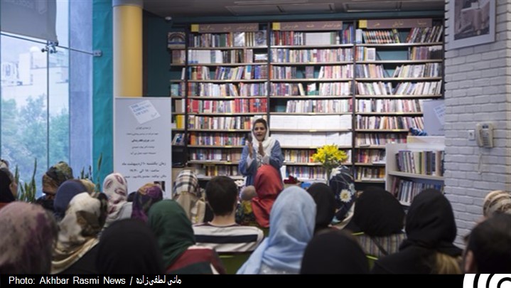 رونمایی از کتاب مجموعه اشعار بهاره عمیدی با عنوان «چرخ و فلک زندگی»  رونمایی از کتاب مجموعه اشعار بهاره عمیدی با عنوان «چرخ و فلک زندگی»