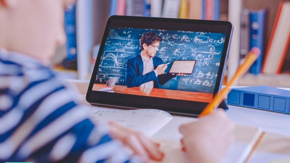 یک نرم افزار مدرسه حرفه‌ای، چطور آموزش آنلاین را برای مدارس ساده‌تر می‌کند؟