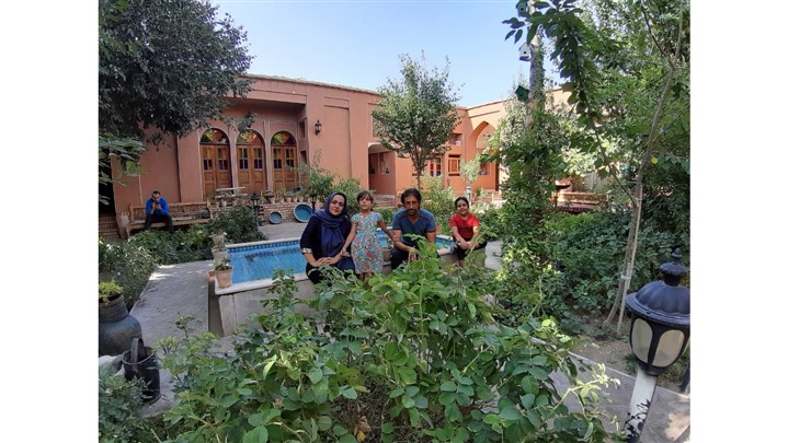 خانواده گردشگر: ما در همه شهرهای ایران یک خانه داریم