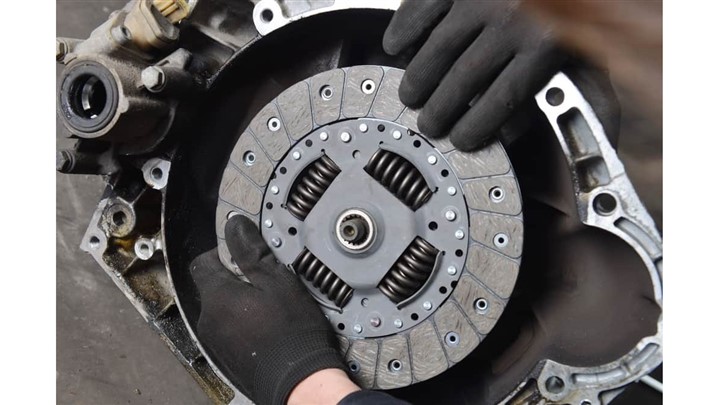 علائم خرابی دیسک و صفحه کلاچ کدامند؟